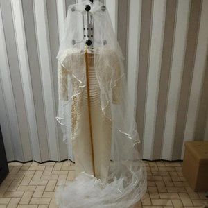 Ivory wedding dress 148 cm